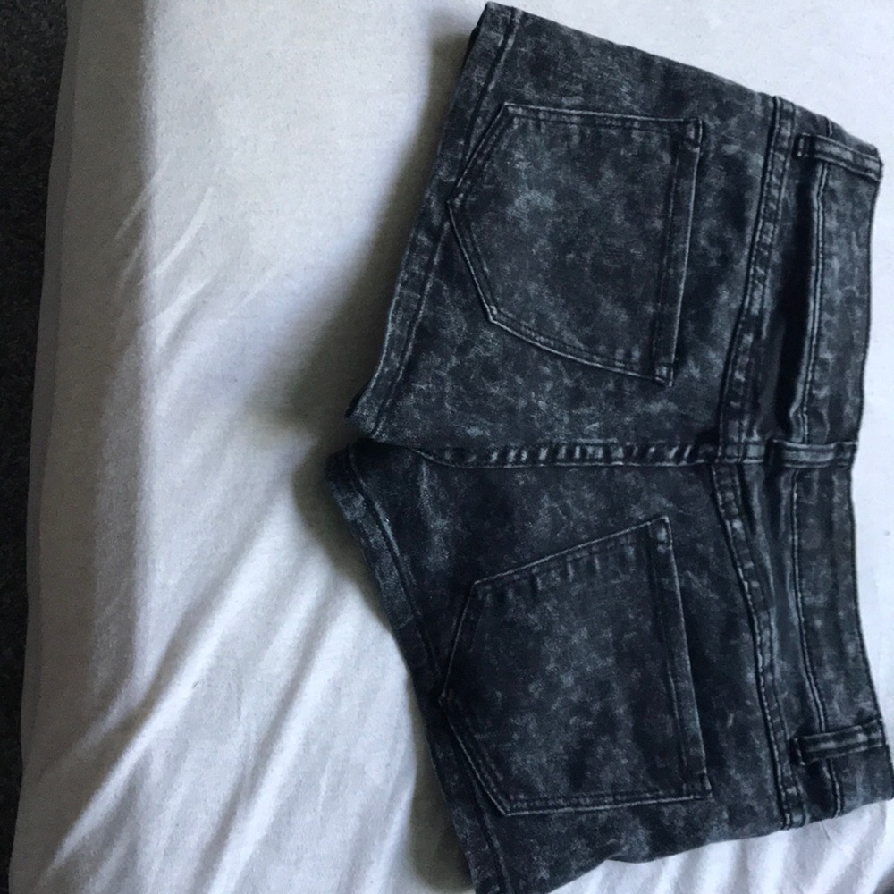 Shorts - Picture 3 of 4